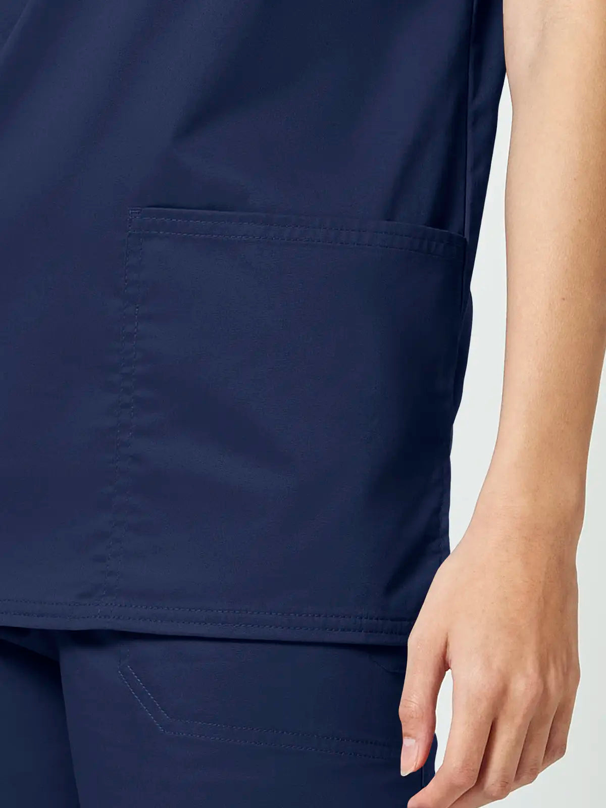 Casaca sanitaria unisex cuello pico Cherokee Core Stretch WWE4725