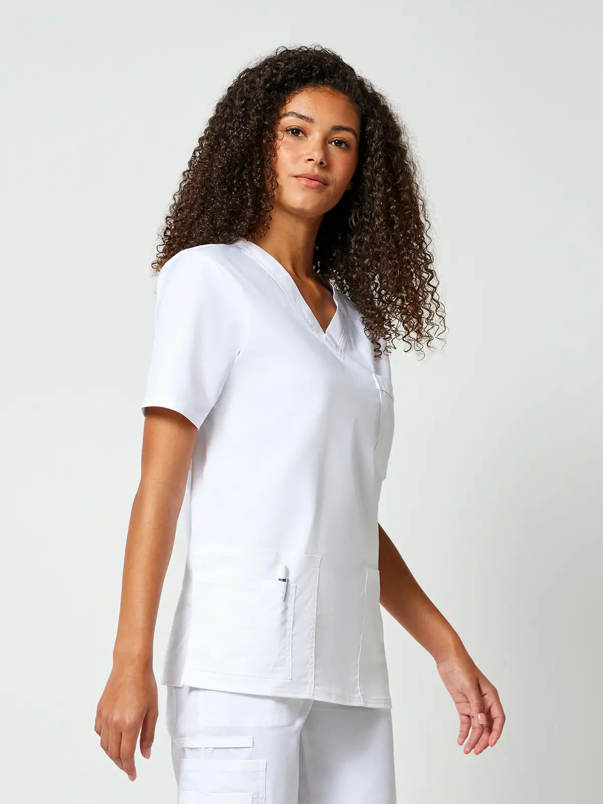 Casaca sanitaria unisex cuello pico Cherokee Core Stretch WWE4725