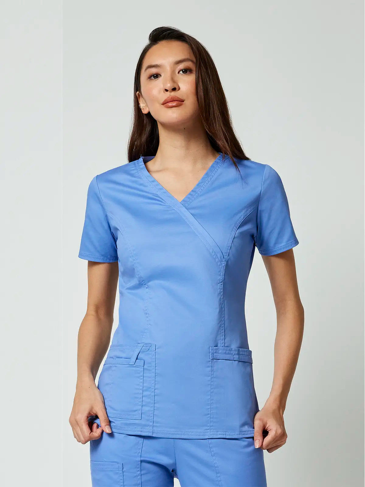 Casaca sanitaria mujer con cruzado simulado Cherokee Core Stretch WWE4728