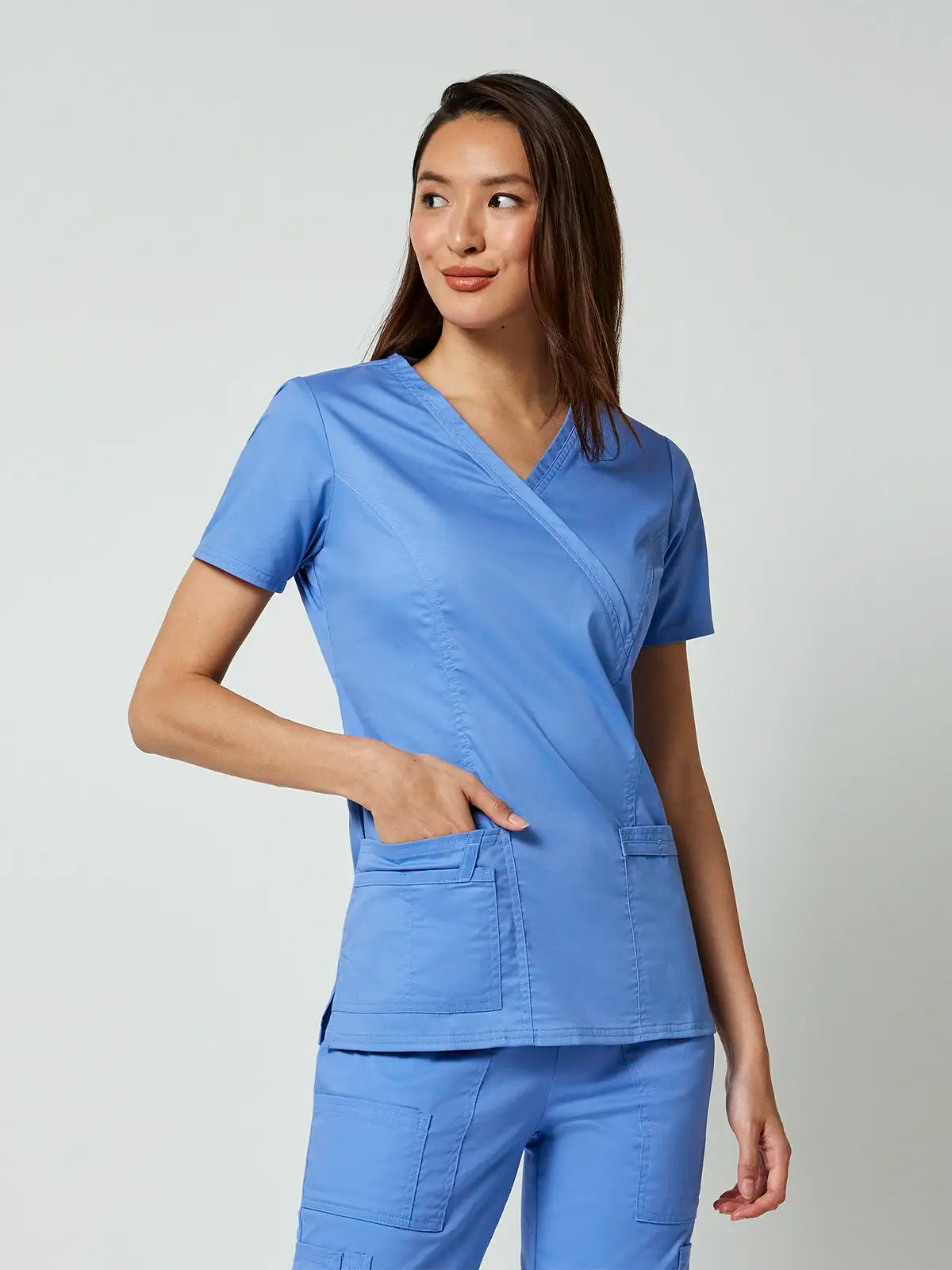 Casaca sanitaria mujer con cruzado simulado Cherokee Core Stretch WWE4728