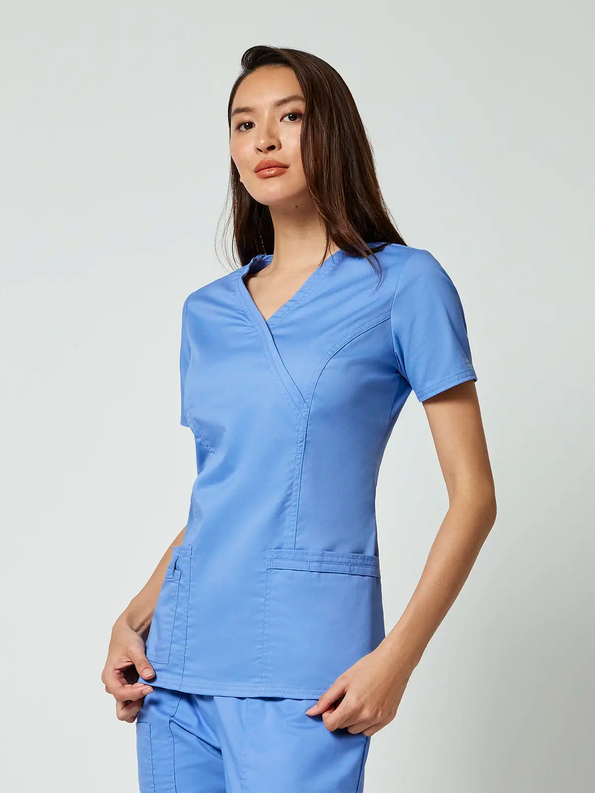 Casaca sanitaria mujer con cruzado simulado Cherokee Core Stretch WWE4728