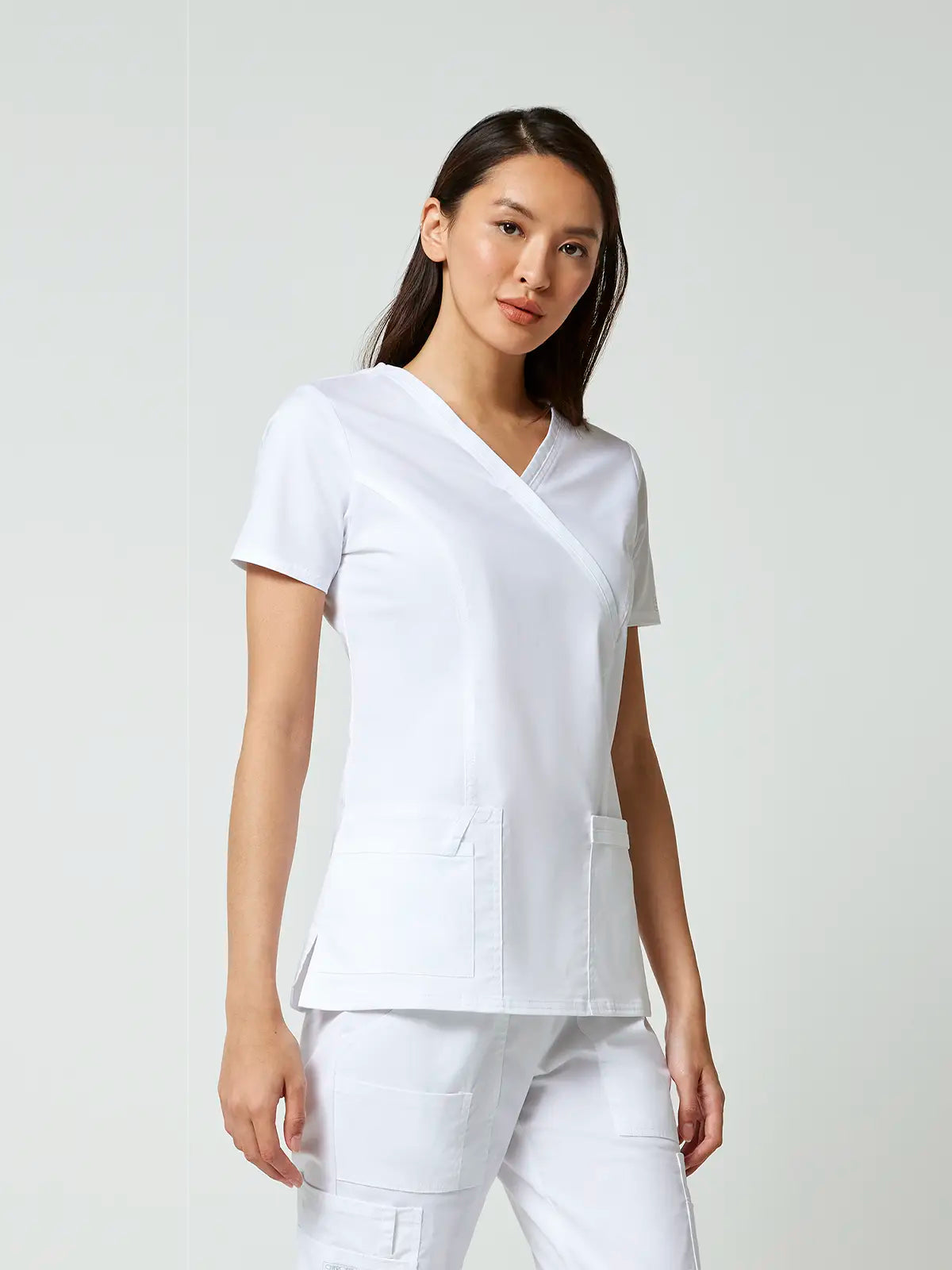 Casaca sanitaria mujer con cruzado simulado Cherokee Core Stretch WWE4728