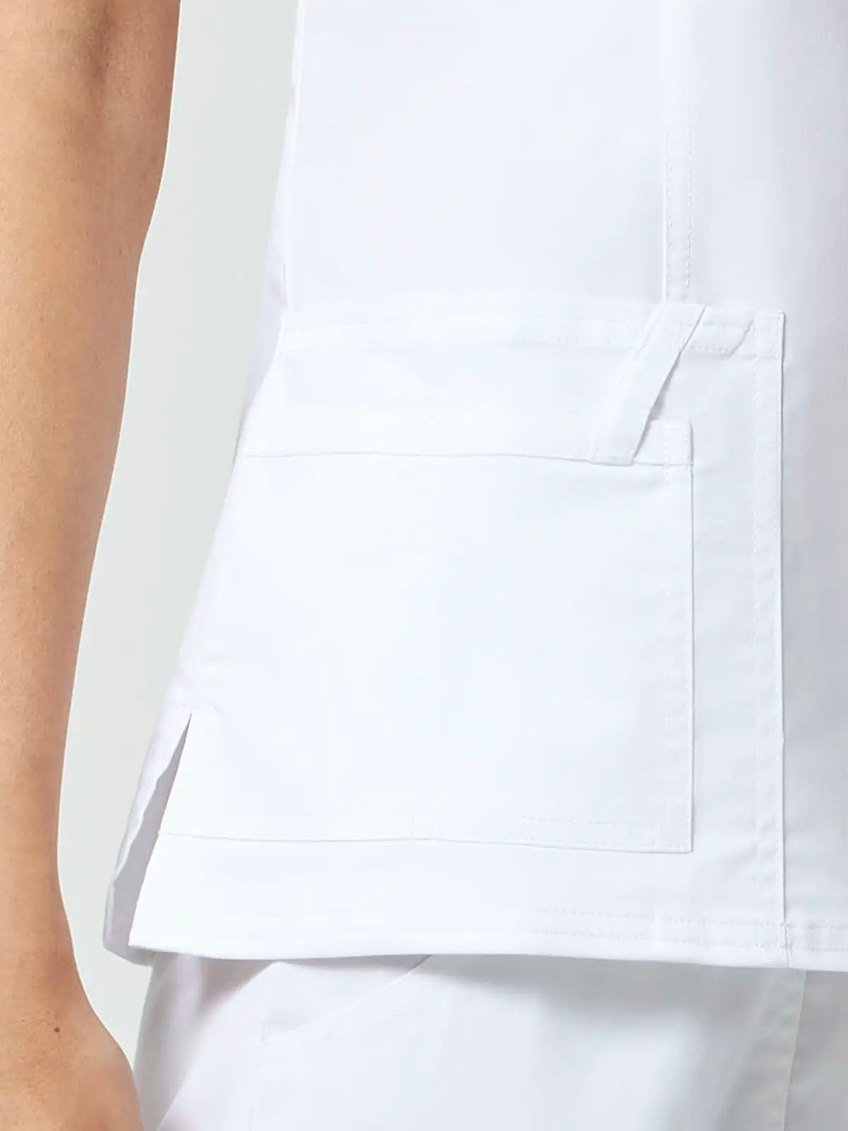 Casaca sanitaria mujer con cruzado simulado Cherokee Core Stretch WWE4728