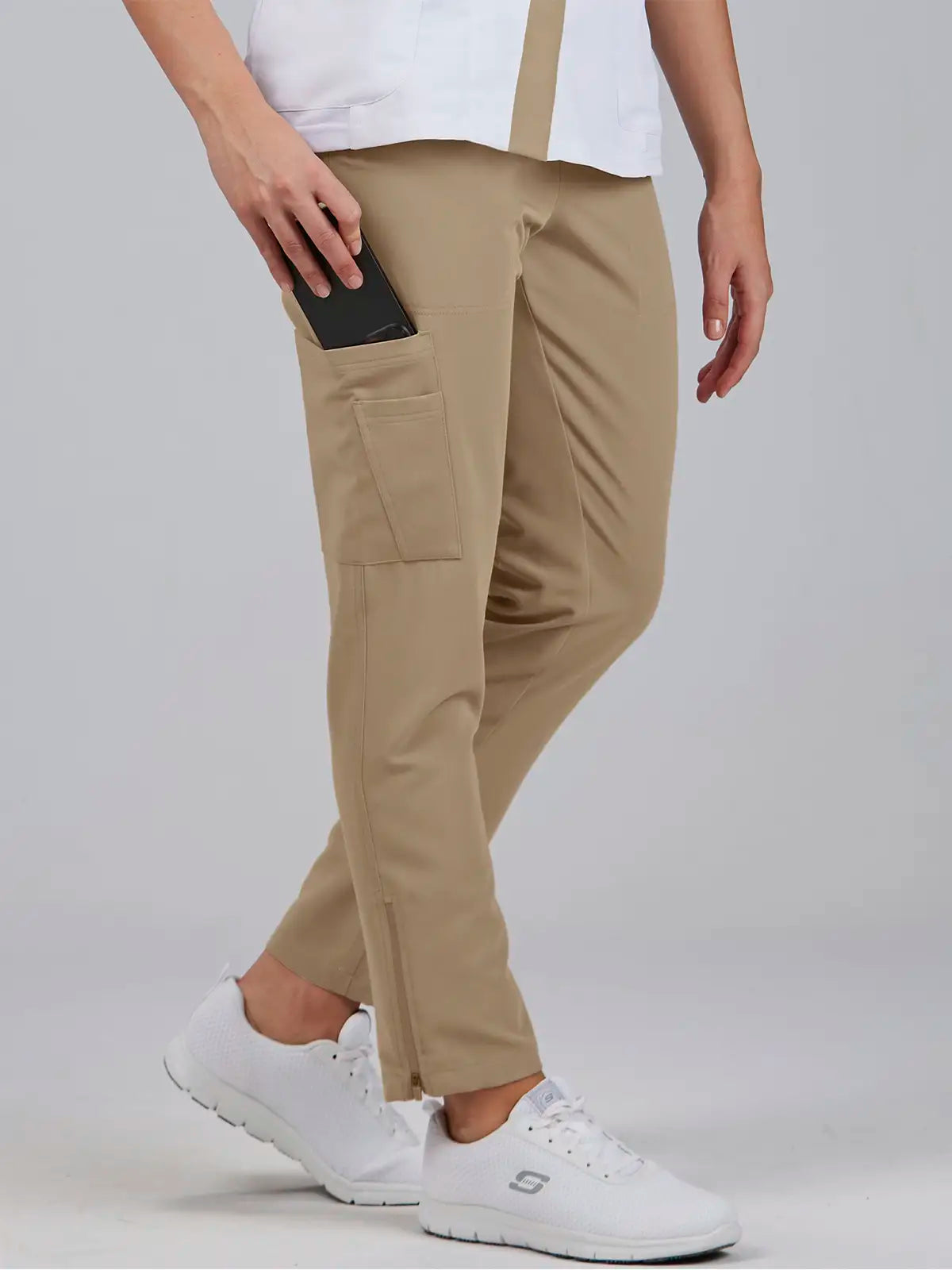 Pantalón de mujer con cremallera en bajos Gary's 700079